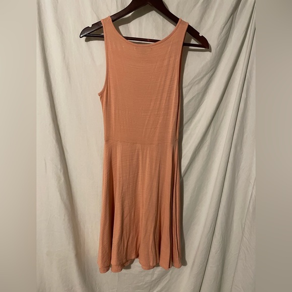 PEACH DRESS SIZE MEDIUM - Picture 2 of 2